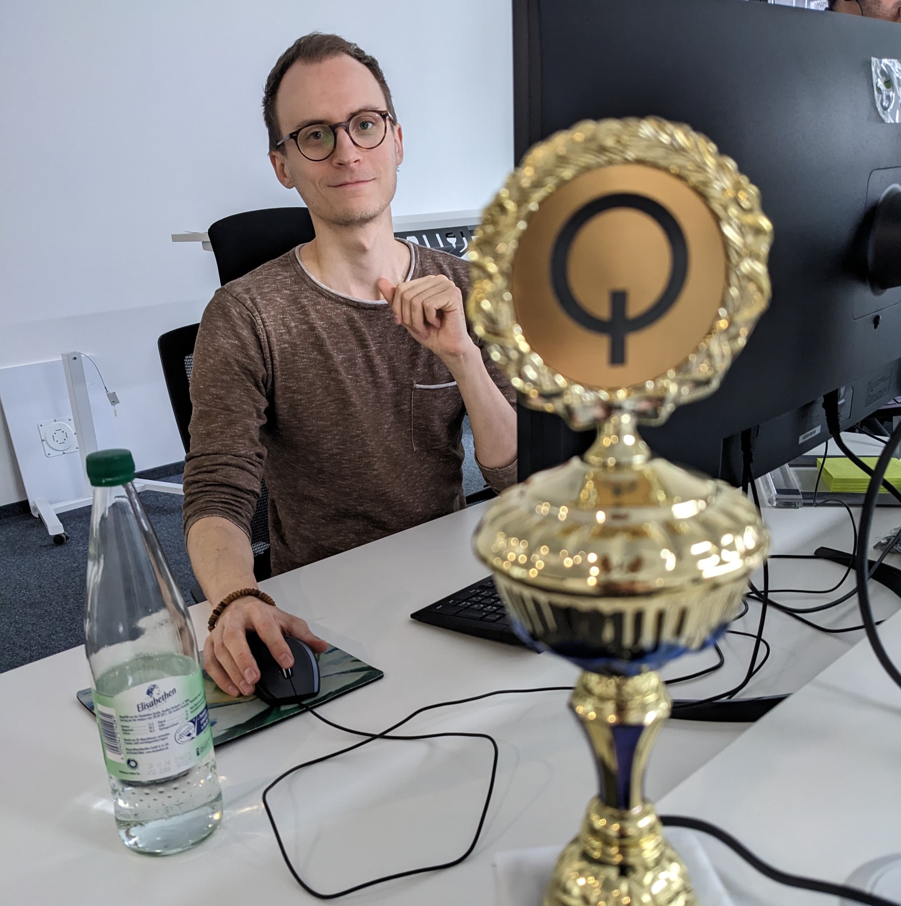 Sebastian mit Qytera Pokal