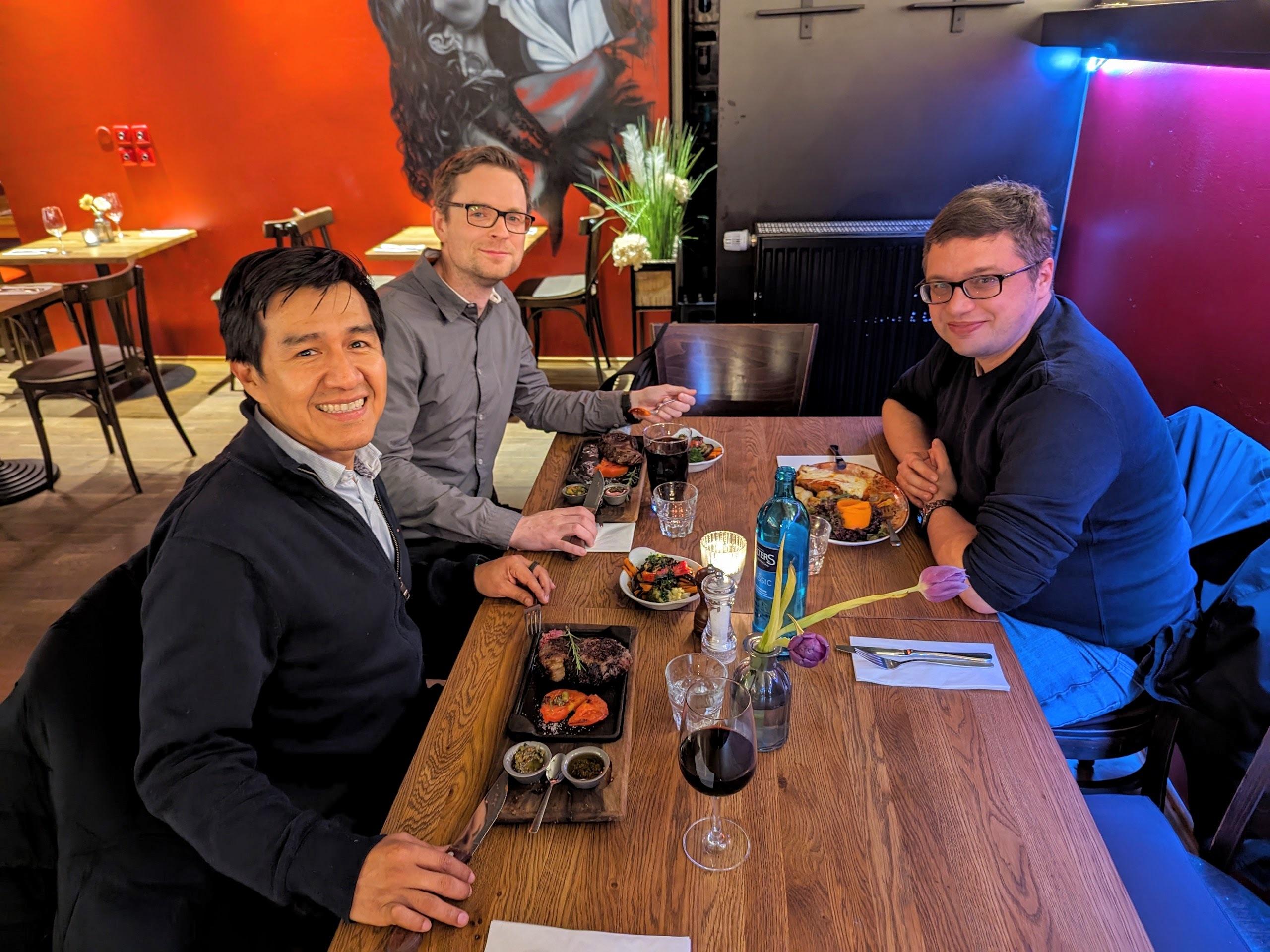 Essen anlässlich vom erfolgreichen Projektabschluss