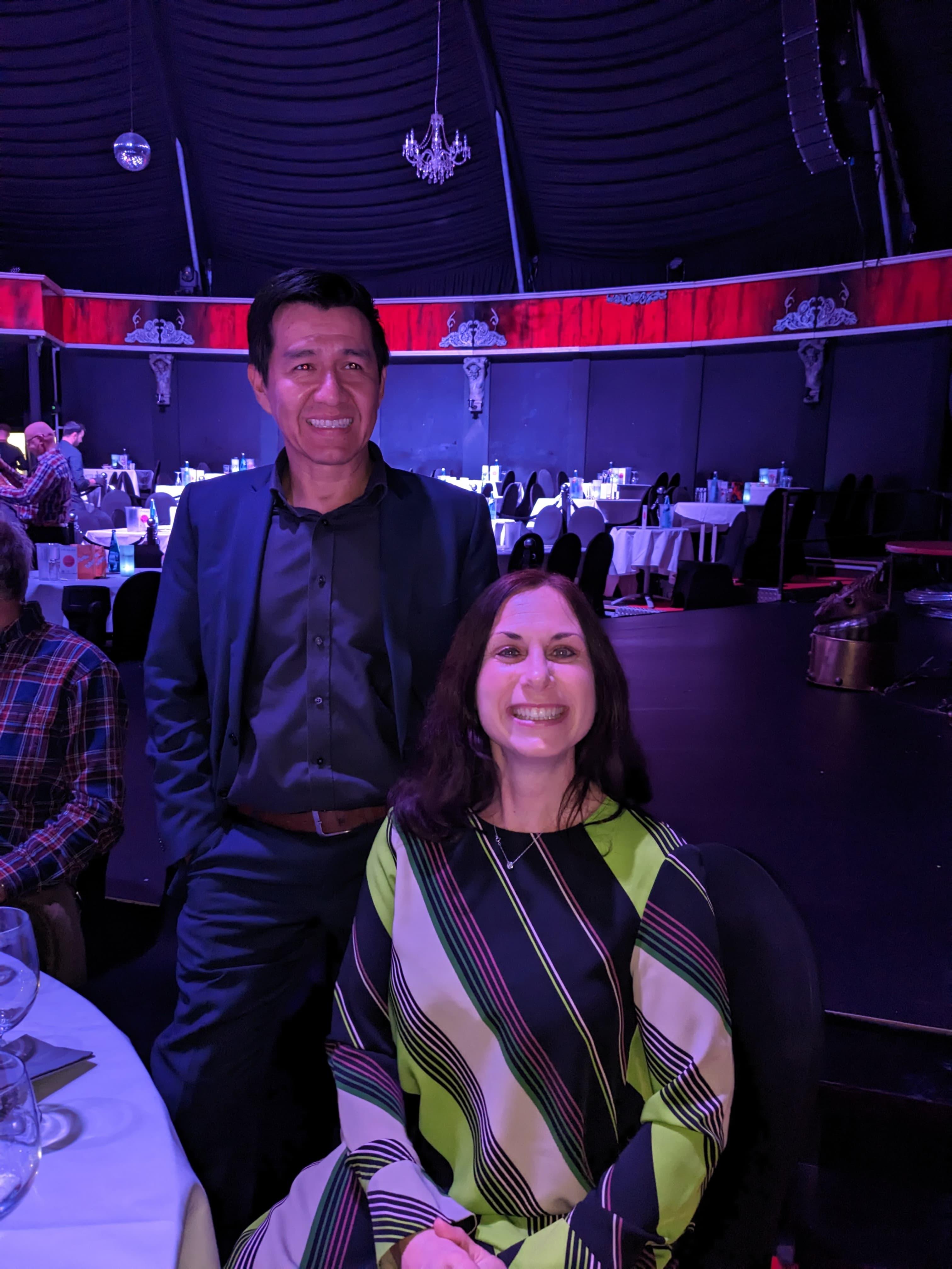 Wilson und Anne auf der Weihnachtsfeier