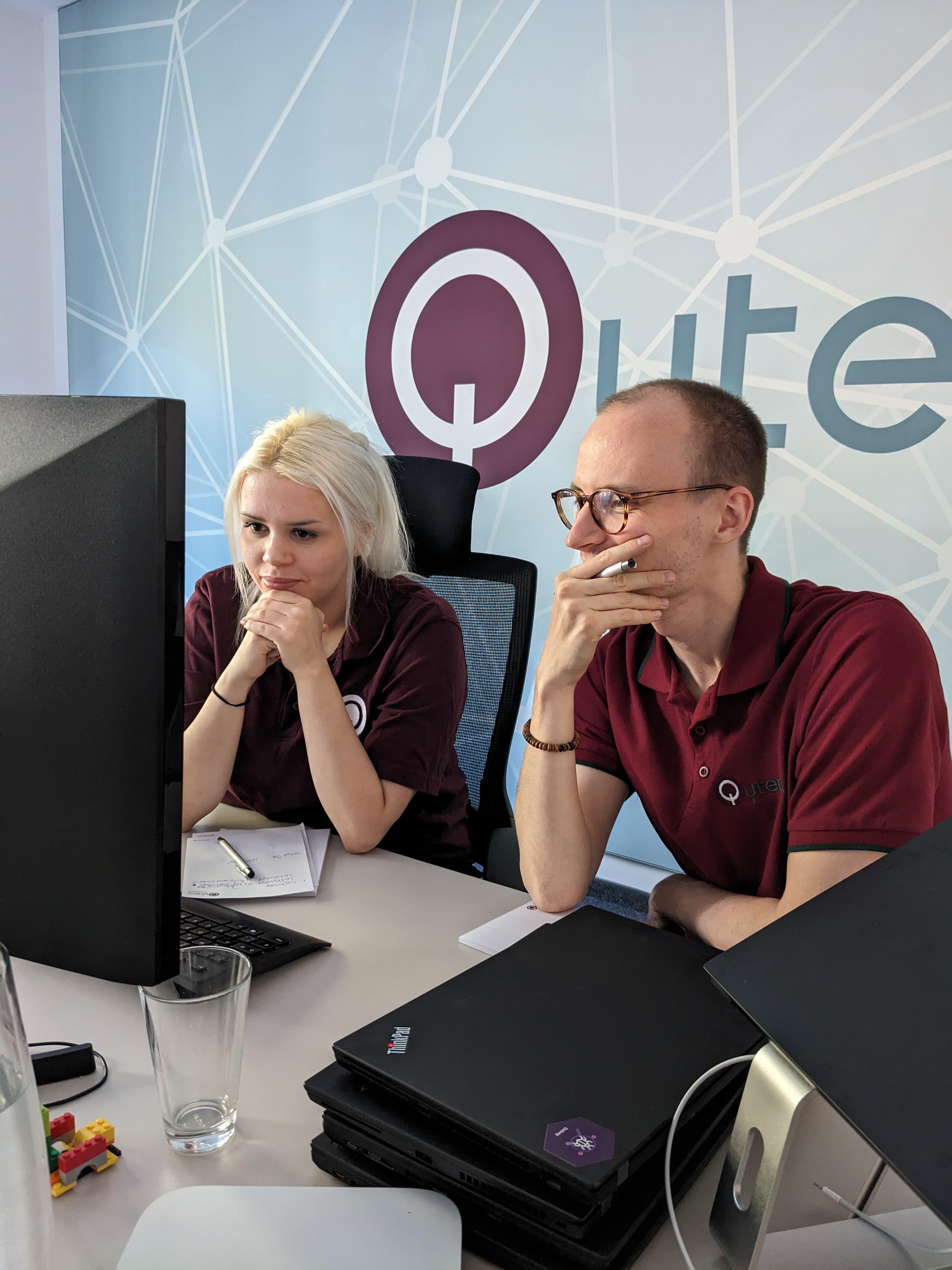 Vlada und Sebastian am Arbeitsplatz